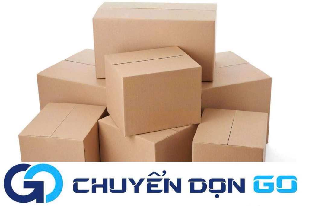 Các thùng carton chứa sách, đồ bếp, đồ văn phòng
