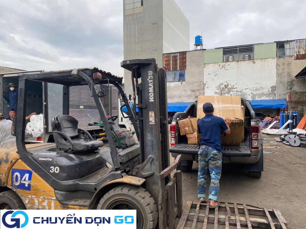 Sử dụng thiết bị hỗ trợ nâng đỡ và vận chuyển