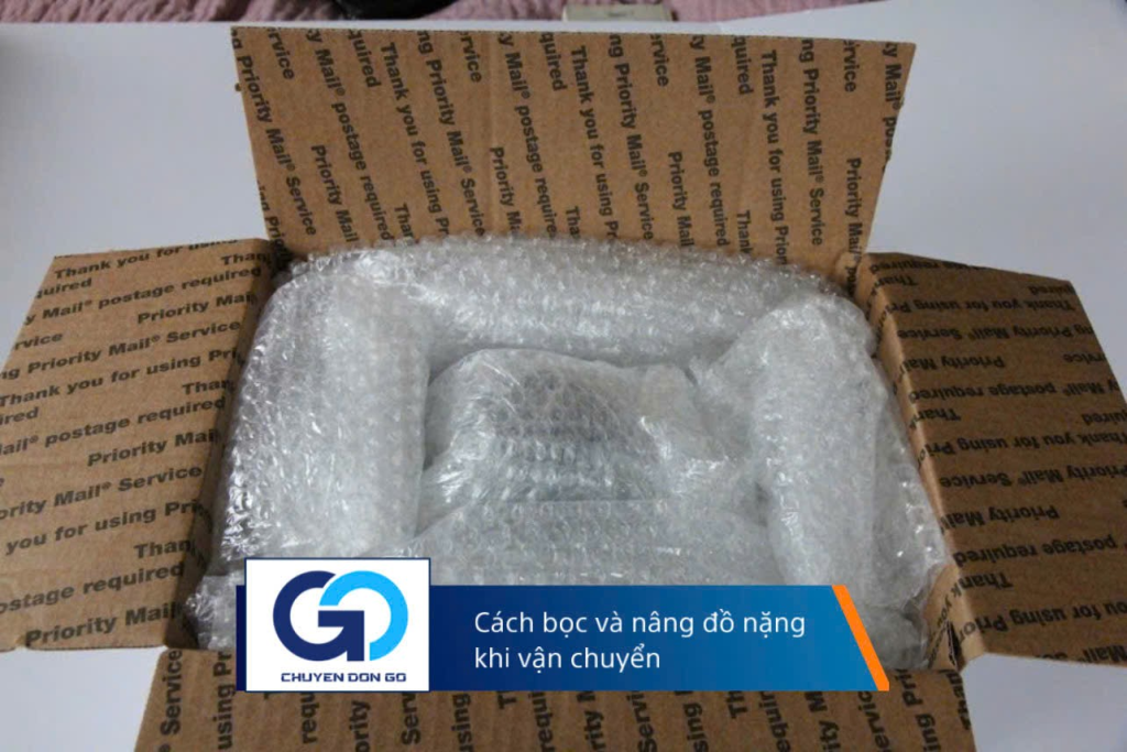 Dịch vụ đóng gói hàng dễ vỡ cẩn thận khi chuyển nhà