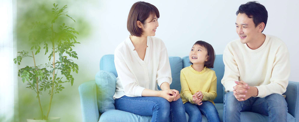 Ba mẹ cùng nói chuyện với con cái