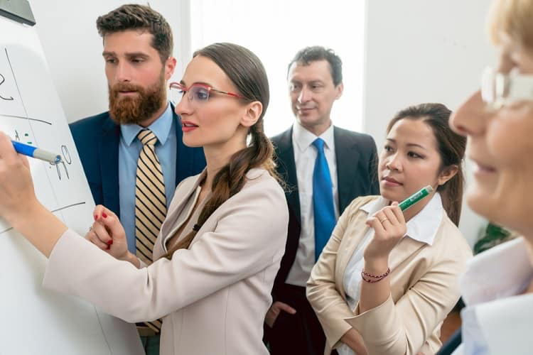 Thực hiện thông báo với các bên liên quan