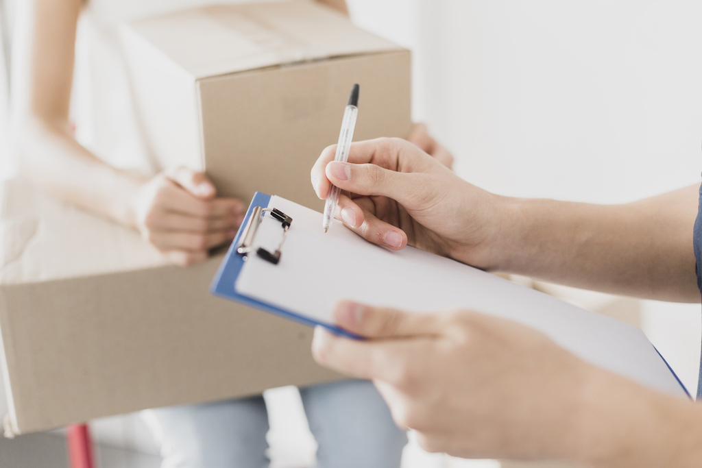 Lập danh sách đồ đạc trước khi đóng gói