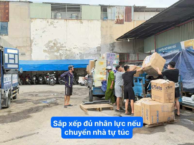 Săp xếp đủ nhân lực nếu chuyển nhà tự túc