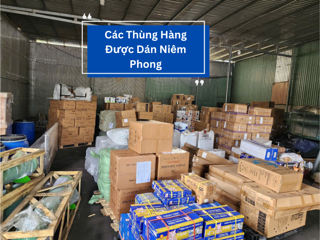 Dịch vụ dán niêm phong thùng hàng khi khách chuyển nhà