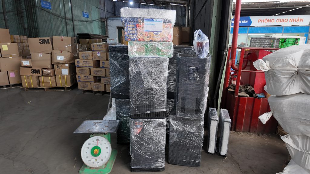 Cách đóng gói rác điện tử khi chuyển nhà