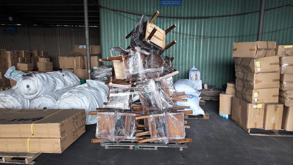 Dịch vụ xử lý mùi ẩm mốc trong đồ dùng khi chuyển nhà mùa mưa