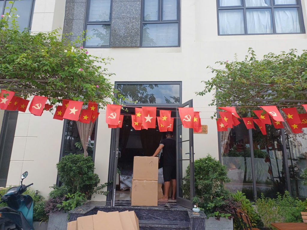 Nhà phố và chung cư