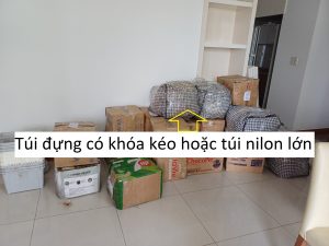 Túi đựng có khóa kéo hoặc túi nilon lớn