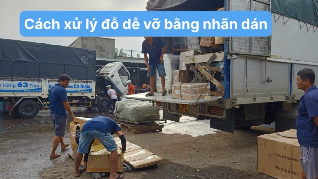 Dịch vụ dán nhãn từng thùng để dễ tìm sau khi chuyển nhà