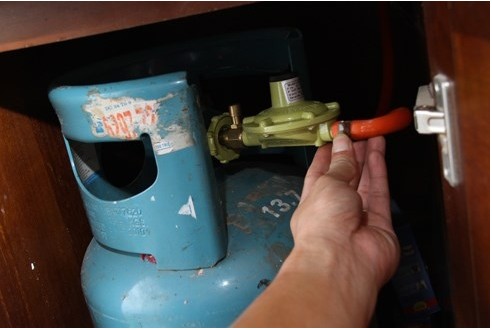 Dịch vụ tháo bếp gas âm tường khi chuyển nhà