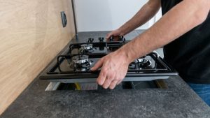 Dịch vụ tháo bếp gas âm tường khi chuyển nhà