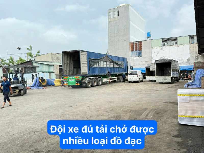 Đội xe đủ tải chở được nhiều đồ đạc 