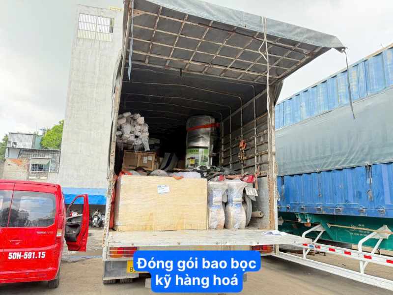 Đóng gói bao bọc kỹ hàng hóa 