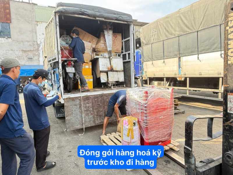 Đóng gói hàng hóa kỹ trước khi đi hàng
