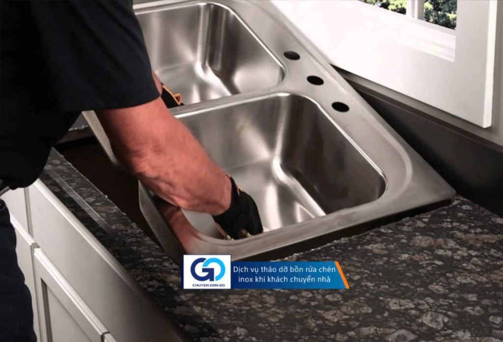 Dịch vụ tháo dỡ bồn rửa chén inox khi khách chuyển nhà