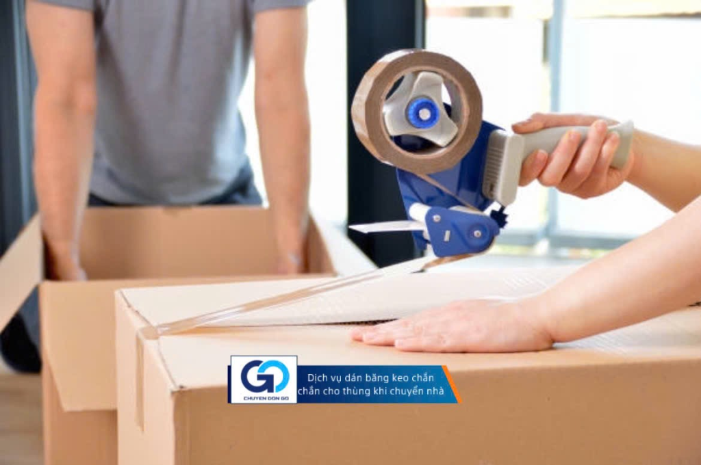 Dịch vụ dán băng keo chắc chắn cho thùng khi chuyển nhà