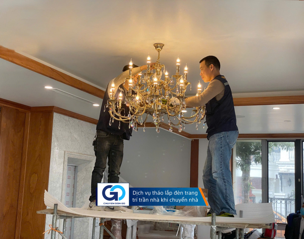 Dịch vụ tháo lắp đèn trang trí trần nhà khi chuyển nhà