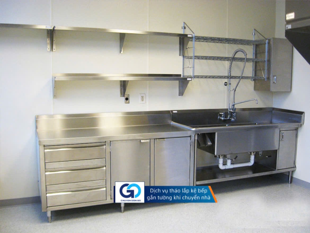 Dịch vụ tháo lắp kệ bếp gắn tường khi chuyển nhà
