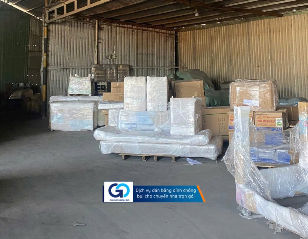 Dịch vụ dán băng dính chống bụi cho chuyển nhà trọn gói