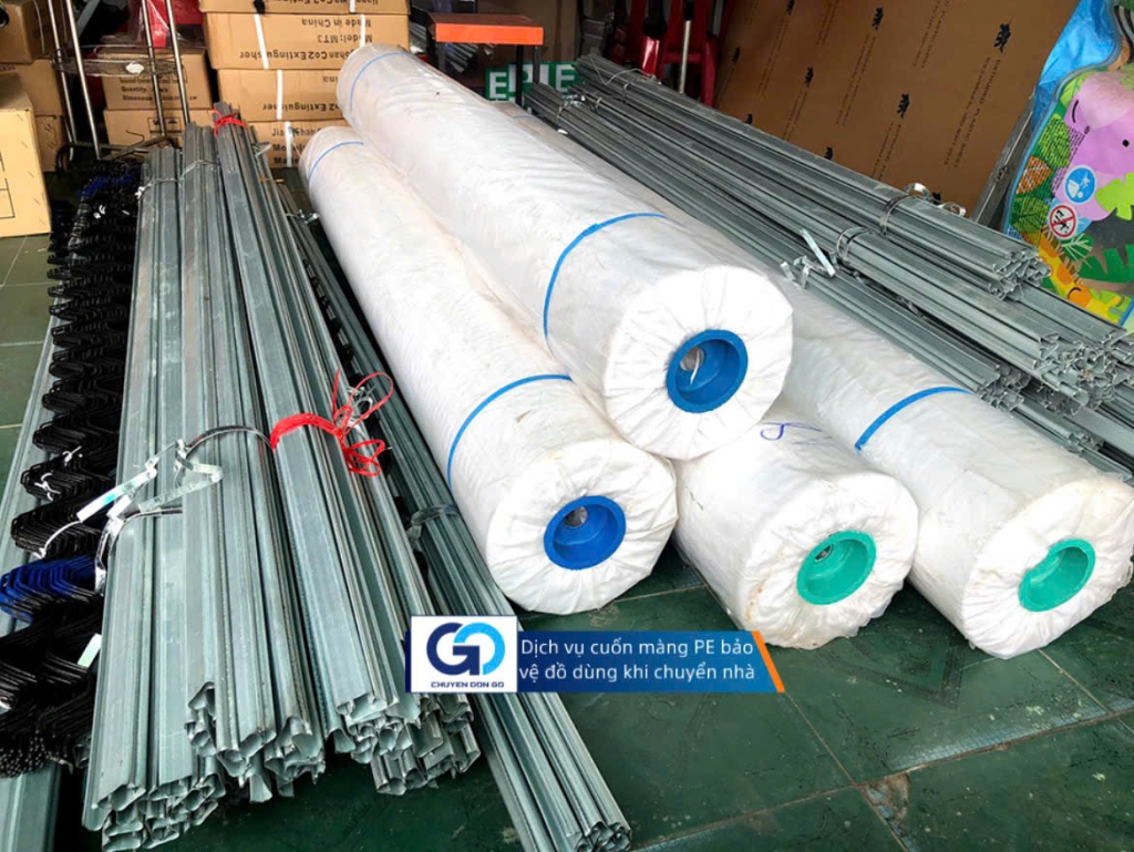 Dịch vụ cuốn màng PE bảo vệ đồ dùng khi chuyển nhà
