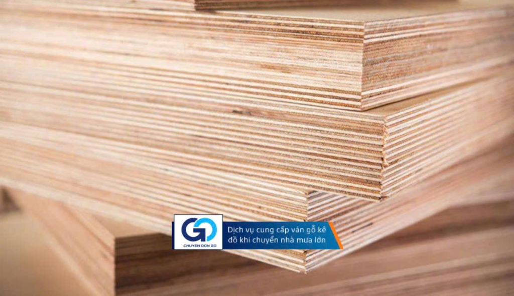 Dịch vụ cung cấp ván gỗ kê đồ khi chuyển nhà mưa lớn