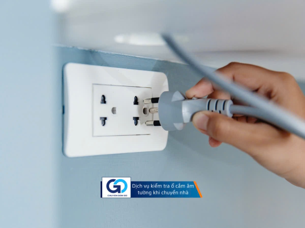 Dịch vụ kiểm tra ổ cắm âm tường khi chuyển nhà