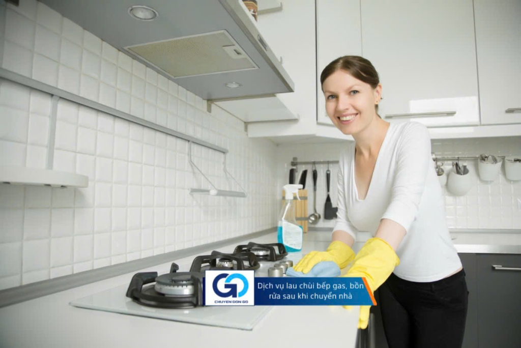Dịch vụ lau chùi bếp gas, bồn rửa sau khi chuyển nhà