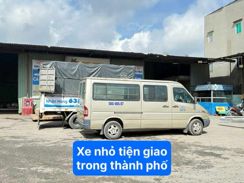 xe nhỏ tiện giao trong thành phố