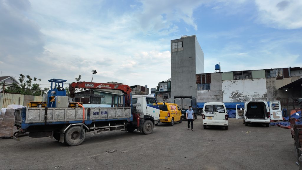 Các phương tiện vận chuyển kho xưởng