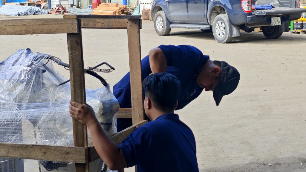 Tháo dỡ và đóng gói hàng hoá khi vận chuyển