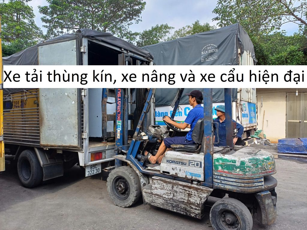 Xe tải thùng kín, xe nâng và xe cẩu hiện đại