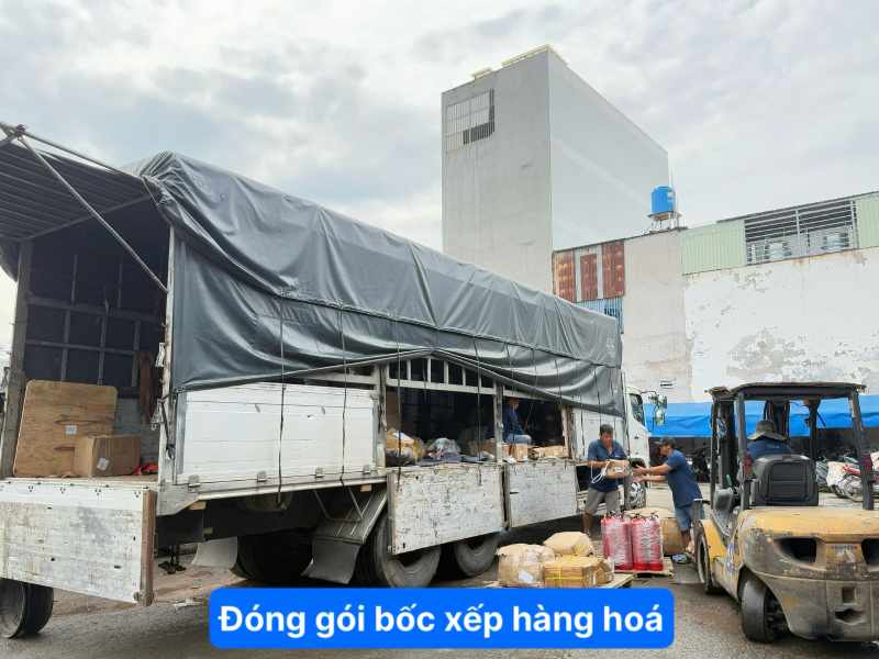 Bốc xếp đóng gói hàng hóa