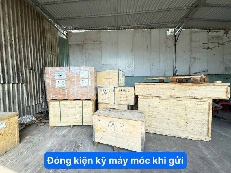 Đóng kiện kỹ máy móc khi gửi 