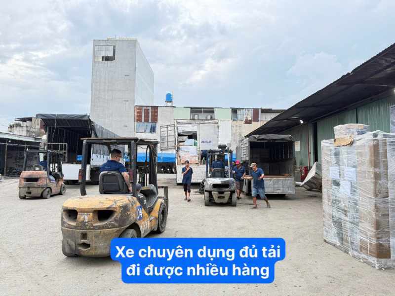 Xe chuyên dụng đủ tải đi được nhiều hàng 