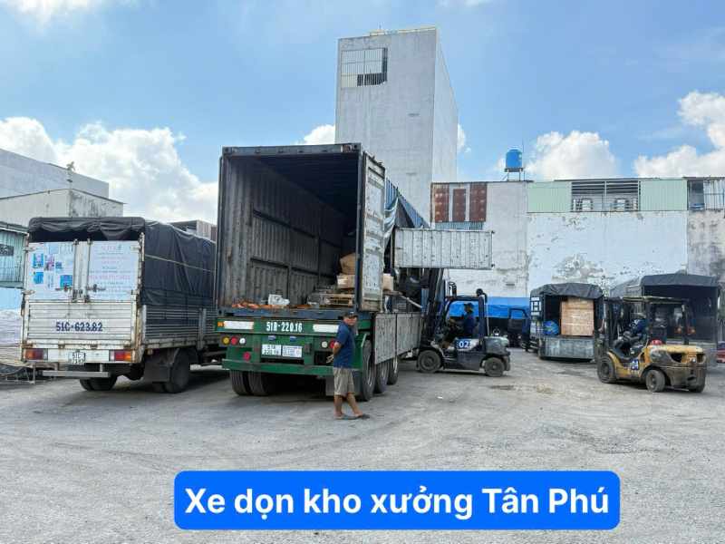 Xe dọn kho xưởng tại Tân Phú 